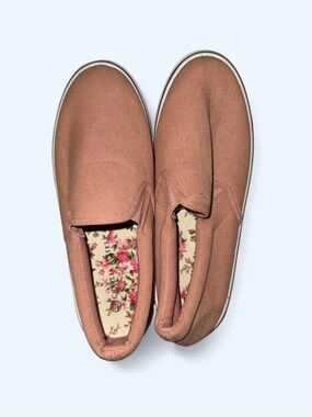 Charles Albert Slip-On Sneakers in Dusty Rose Canvas